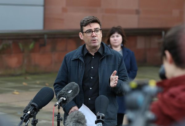 El alcalde del Gran Manchester desafia a Starmer y agita.jpg