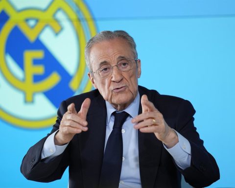 Florentino Pérez hablando en una conferencia de prensa del Real Madrid