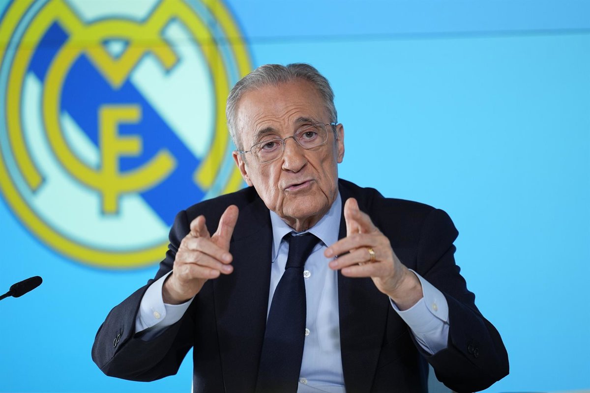 Florentino Pérez hablando en una conferencia de prensa del Real Madrid