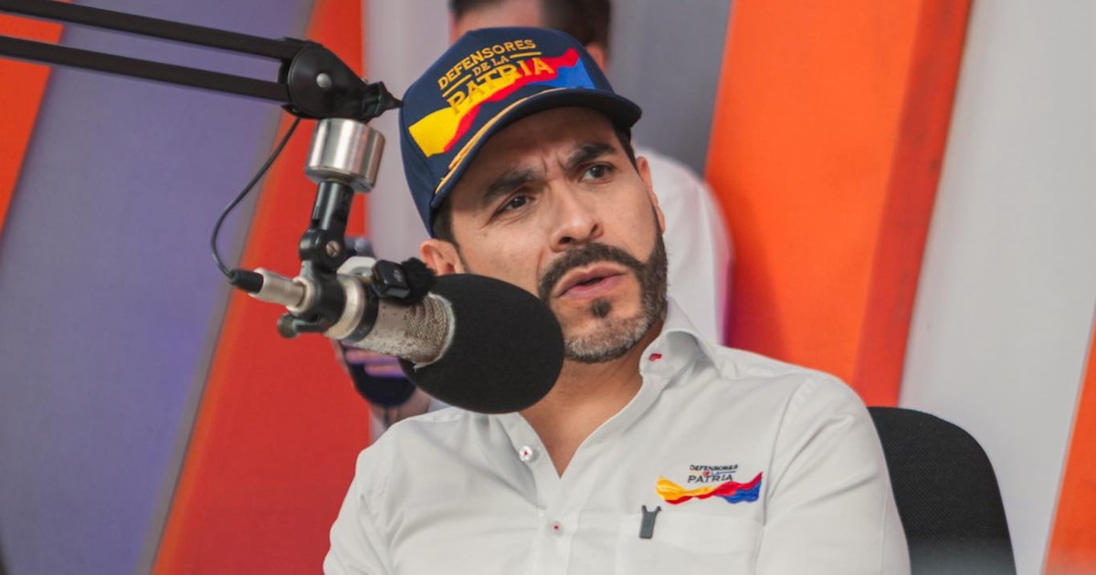 Abelardo de la Espriella en un evento electoral rodeado de seguridad