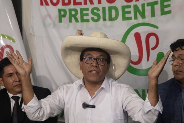 Keiko Fujimori y Roberto Sanchez avanzan a segunda vuelta en.jpg