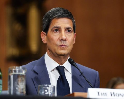 Kevin Warsh asume como presidente de la Reserva Federal en Estados Unidos