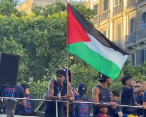 Lamine Yamal con la bandera palestina durante el partido, tensión política internacional